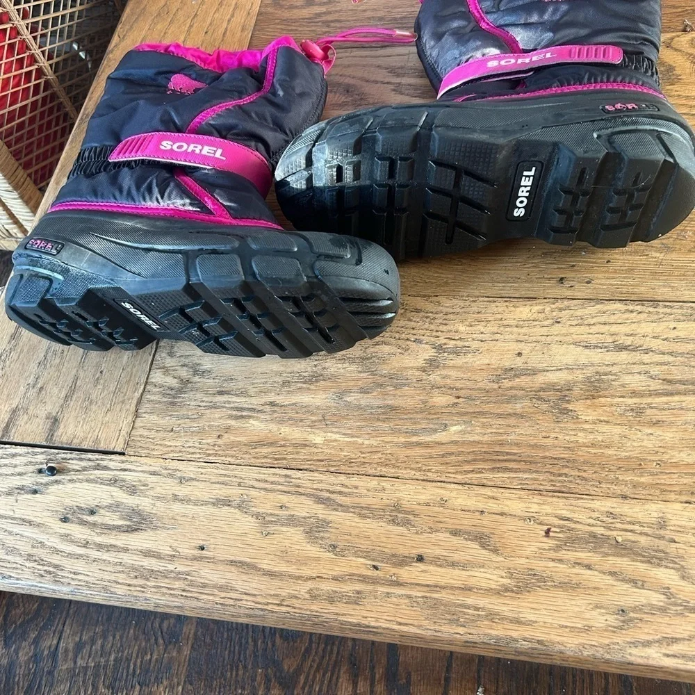 Women's Sorel Snow Boots Black/ Hot Pink Size 5